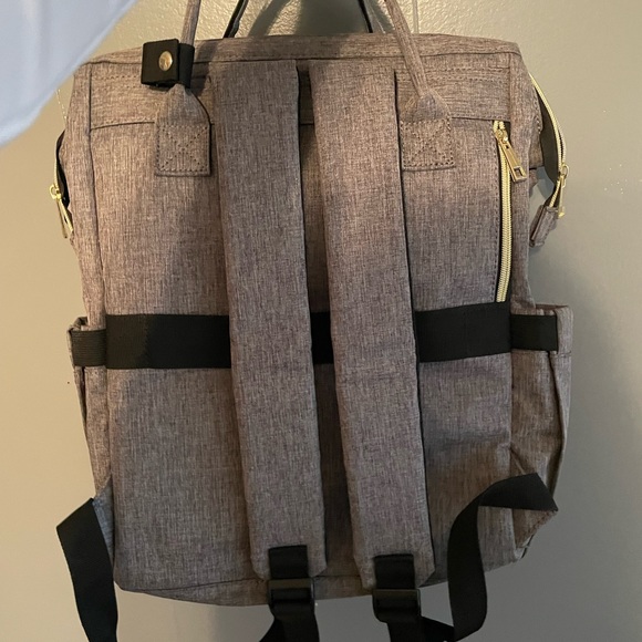 Loveland Diaper Bag with charging port - Picture 4 of 5